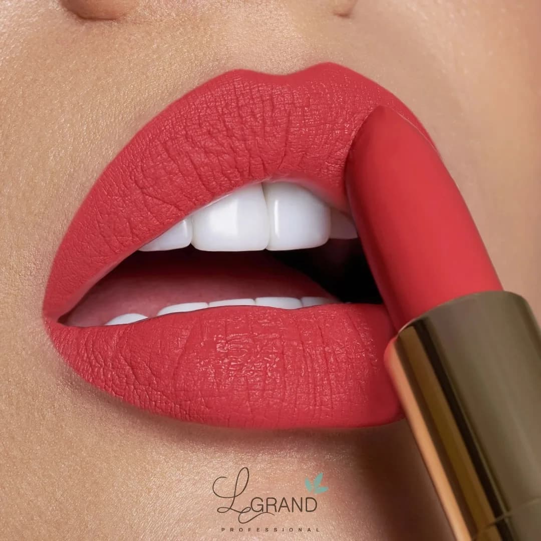 رژلب گیاهی لگراند، رنگ قرمز و طلایی، مات