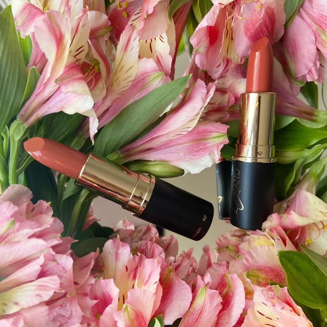 رژ لب لگراند ۵۱۸ و ۵۱۱، رنگ صورتی، طلایی و مشکی، لوله ای