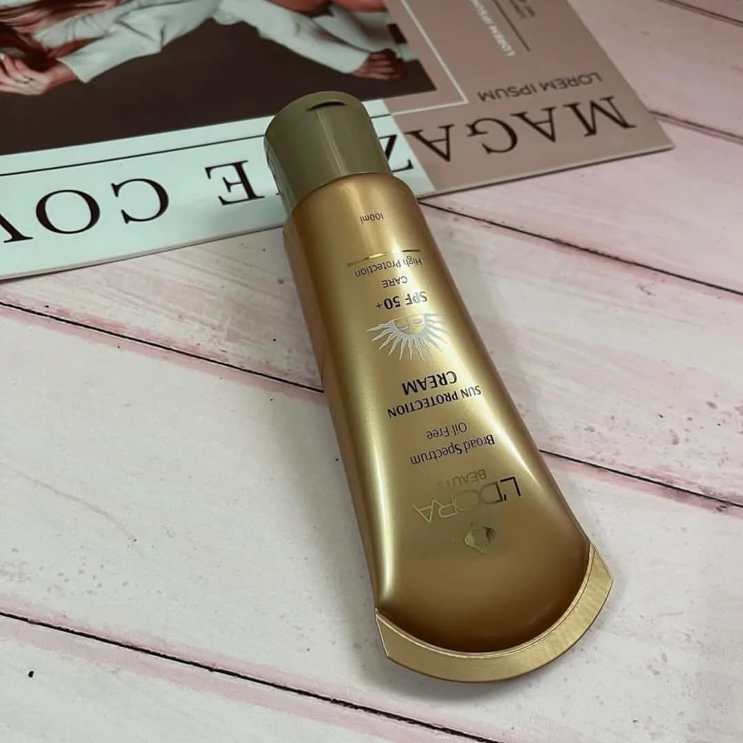 کرم ضد آفتاب SPF 50 لدورا، رنگ طلایی، جنس پلاستیک، تیوپی