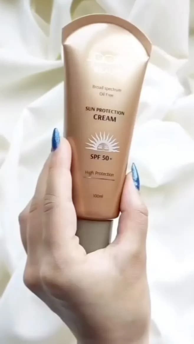 کرم ضد آفتاب SPF 50 لدورا، رنگ بژ و سفید، جنس پلاستیک، تیوب فشرده