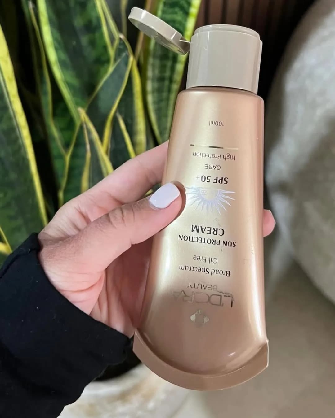 کرم ضد آفتاب SPF 50 لدورا، رنگ بژ، جنس پلاستیک، تیوپی
