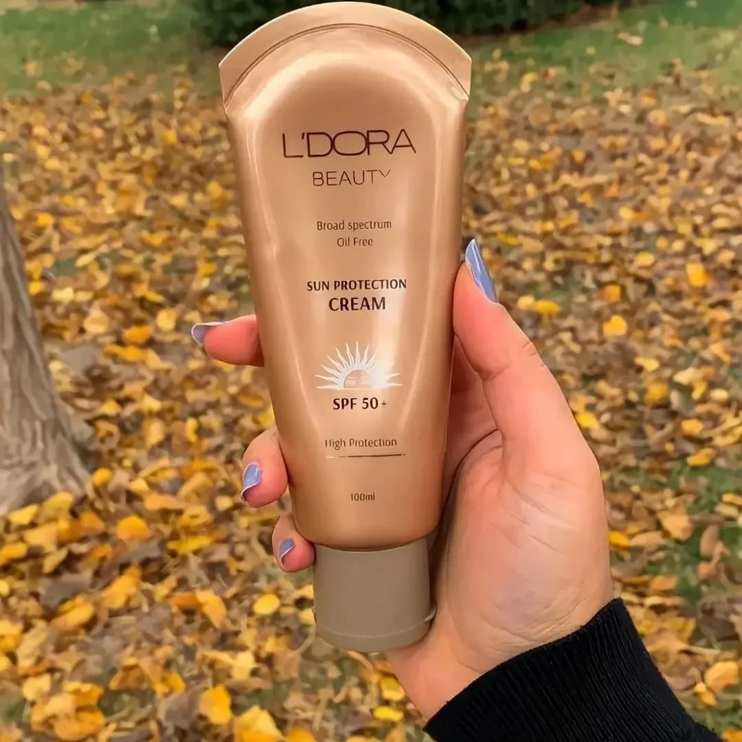 کرم ضدآفتاب بیرنگ SPF50 ۱۰۰ میل لدورا، رنگ طلایی، جنس پلاستیک، تیوپی