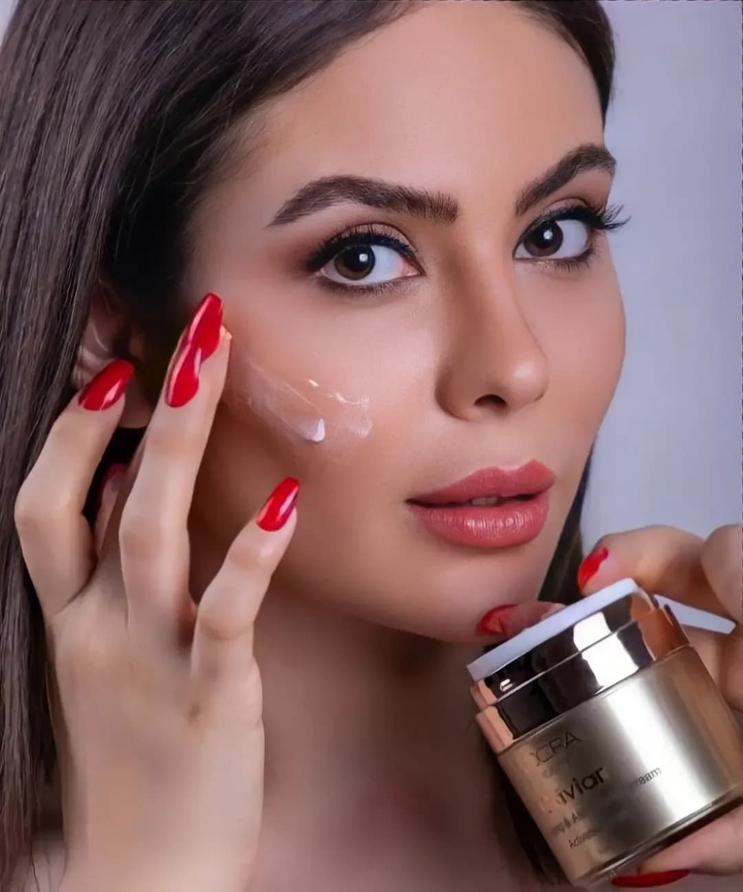 کرم صورت خاویار لدورا، رنگ طلایی، جنس شیشه، جار