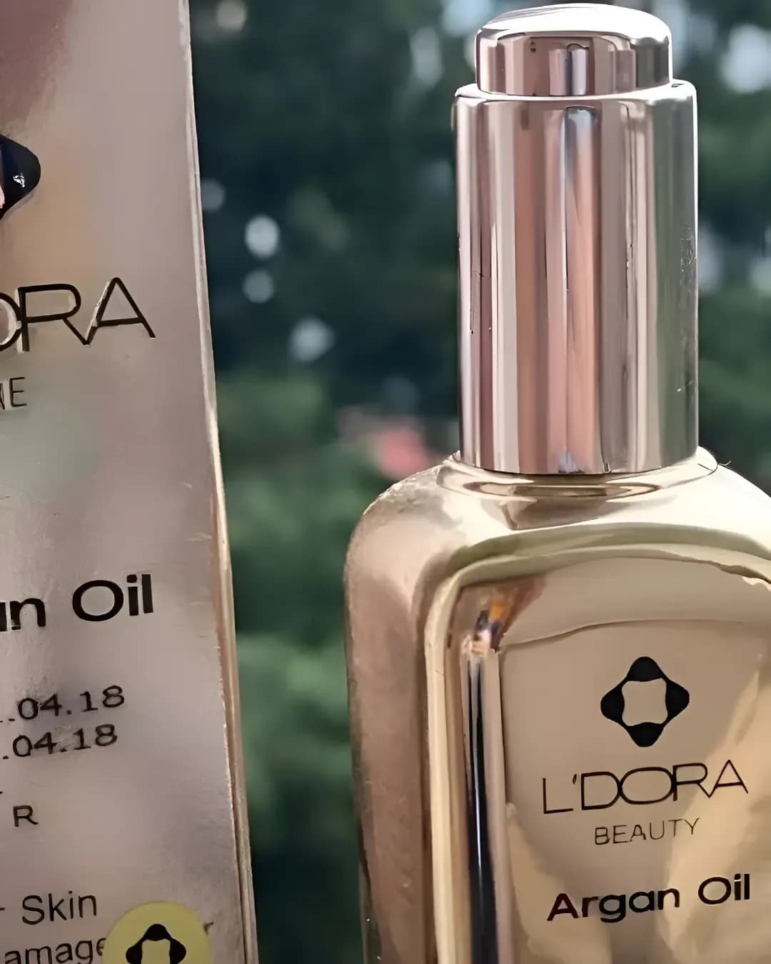 روغن آرگان لدورا، رنگ طلایی و نقرهای، جنس پلاستیک و شیشه، بطری پچکانی قطرهچکاندار