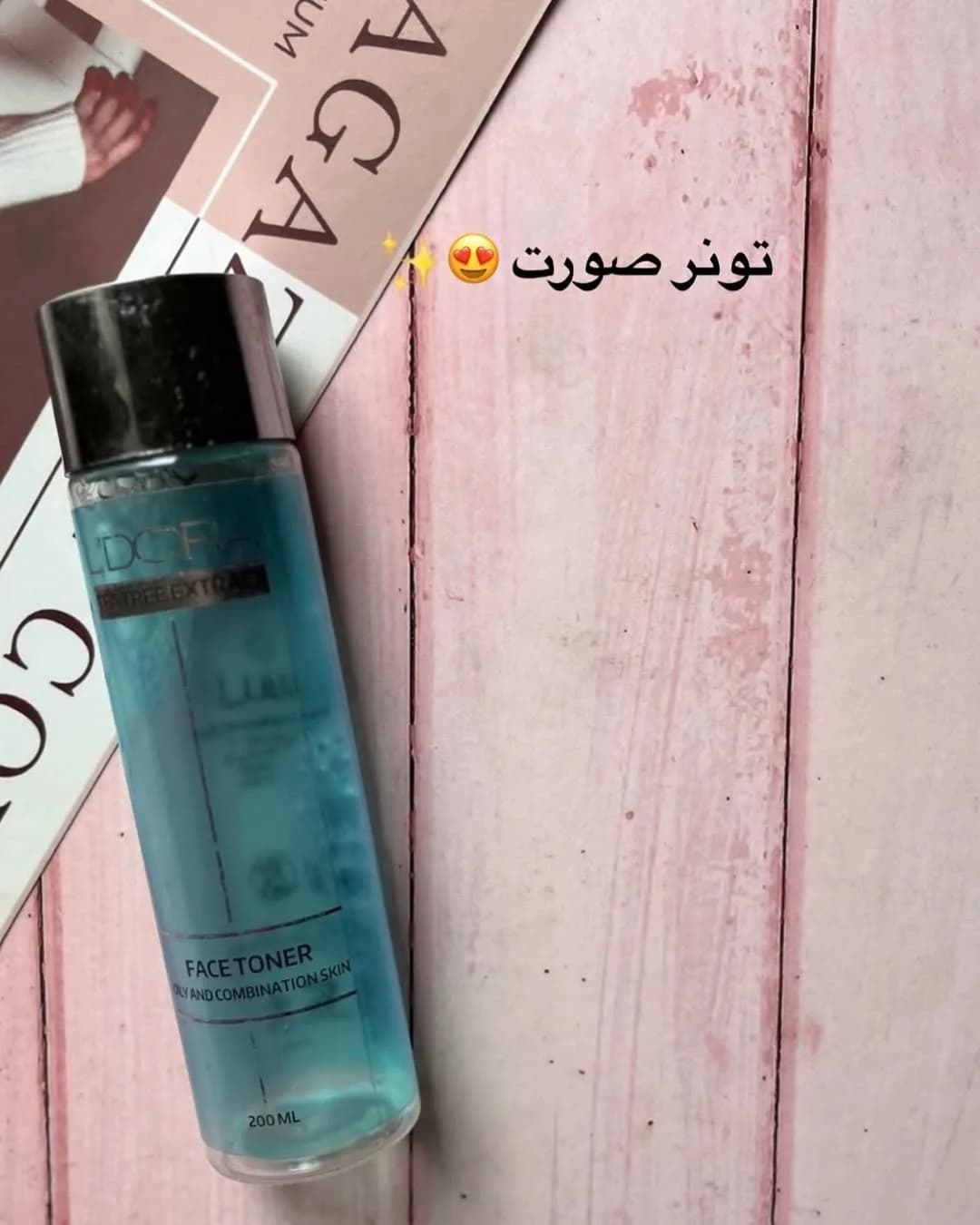 تونر صورت ۲۰۰ میل لدورا، رنگ آبی، مشکی و نقره‌ای، جنس پلاستیک، استوانه‌ای پمپی