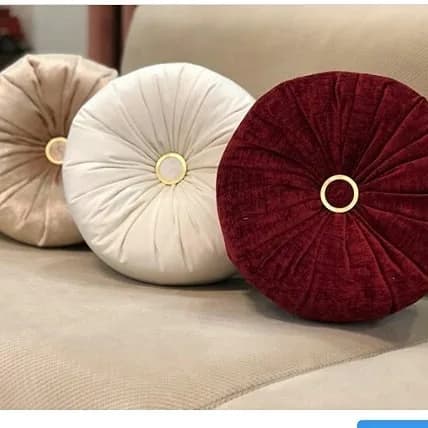 کوسن مخمل ترک، رنگ کرم، سفید و قرمز، کوسن گرد چیندار