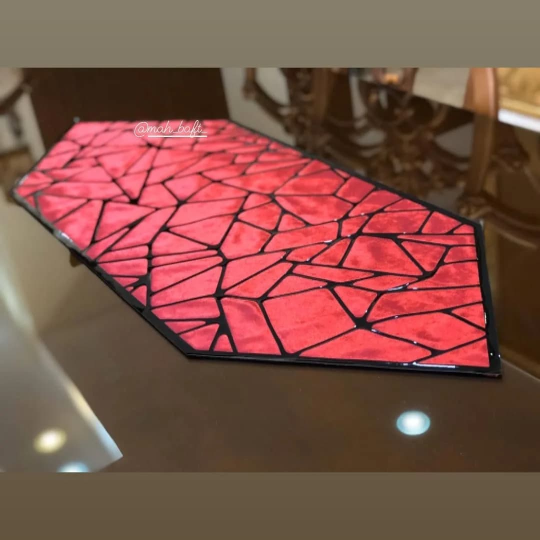 رانر طرح ترک، رنگ صورتی و مشکی، جنس مخمل، طرح هندسی، مستطیلی