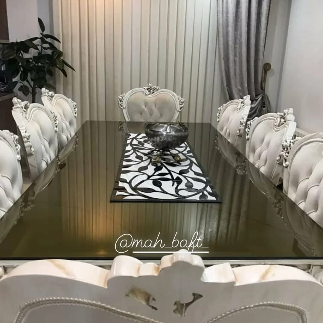 رانر طرح شاخ و برگ شیری با چرم مشکی، رنگ سفید، طرح گلدار، مستطیلی