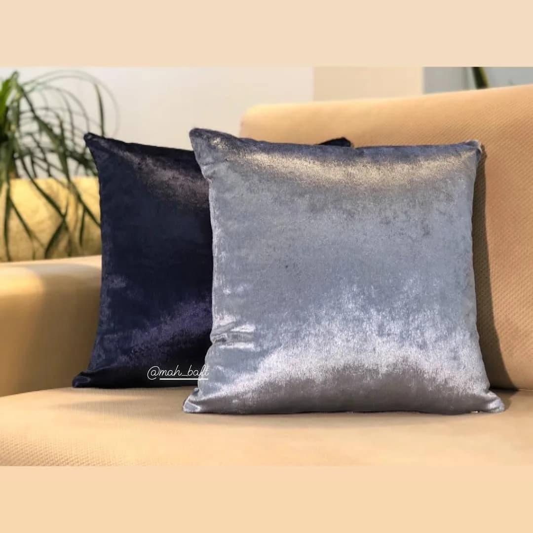 کوسن ساده آبی روشن و سورمه‌ای