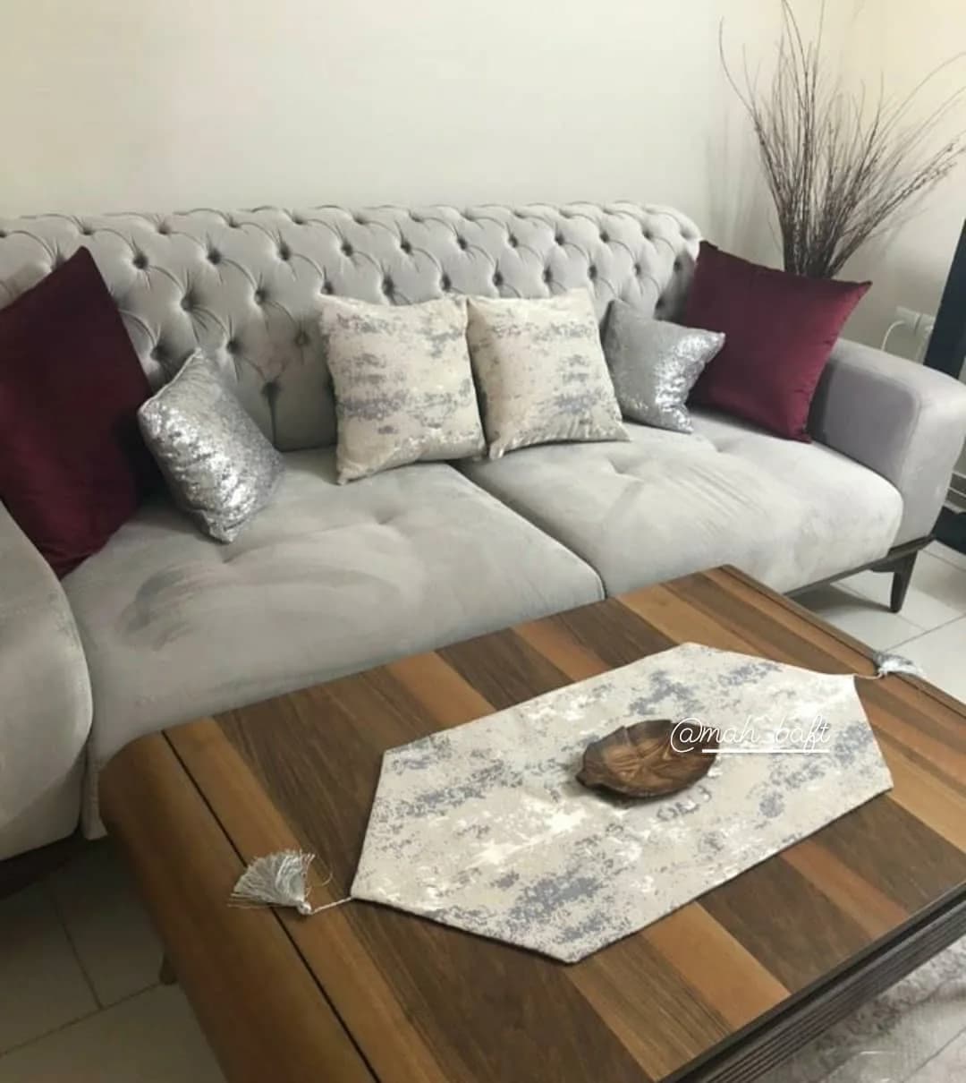 رانر طرح پتینه سفید طوسی، رنگ خاکستری، جنس مخمل، طرح هندسی، مستطیلی بلند