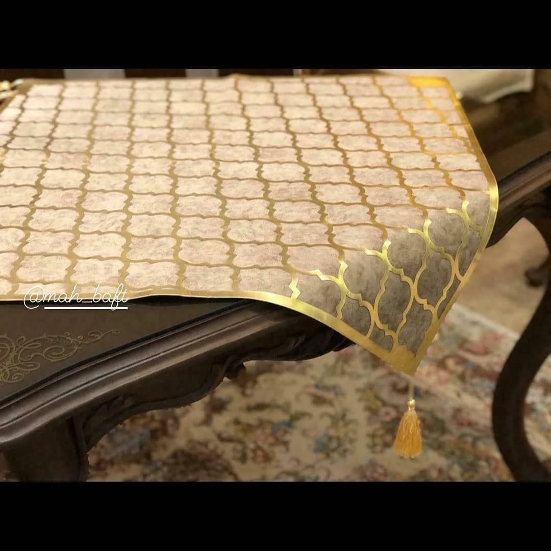 رومیزی هفت سین مخمل، رنگ کرم و طلایی، جنس پارچه، طرح هندسی، مستطیلی