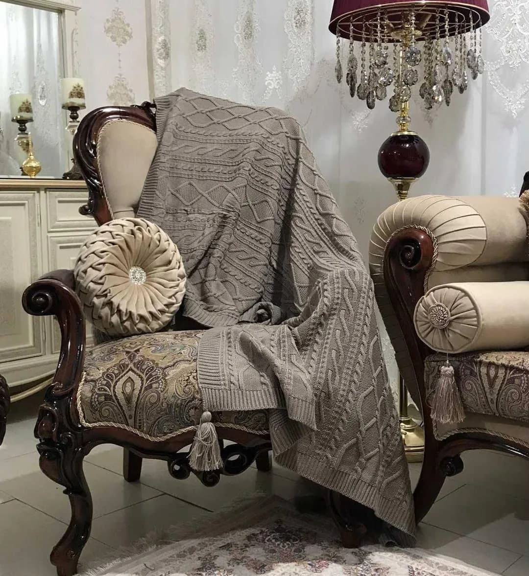 شال مبل، رنگ کرم و بژ، جنس بافتنی، مستطیلی، بافت برجسته