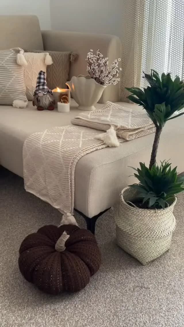 شال مبل و کوسن، رنگ کرم و بژ، جنس بافتنی و پشمی، طرح طرح‌دار و لوزی، شال تخت بافت