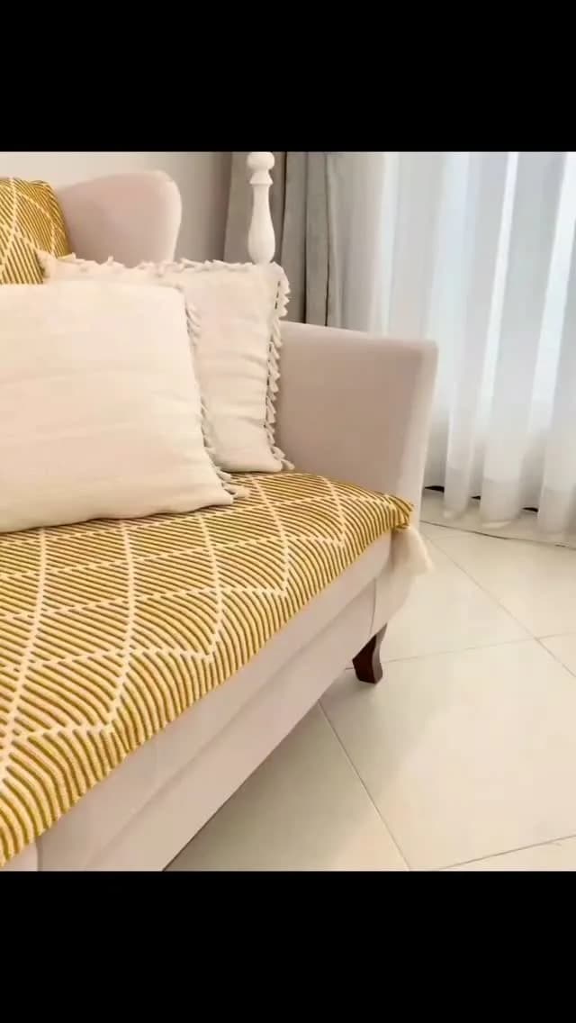 شال مبل، رنگ کرم و زرد، جنس پارچه‌ای، طرح هندسی، لوزی