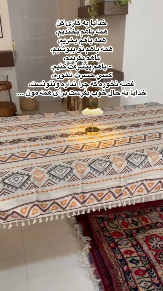 رومیزی ضدلک، رنگ کرم، قهوه‌ای و نارنجی، جنس پارچه و کتان، طرح هندسی، مستطیل، ریشه‌دار