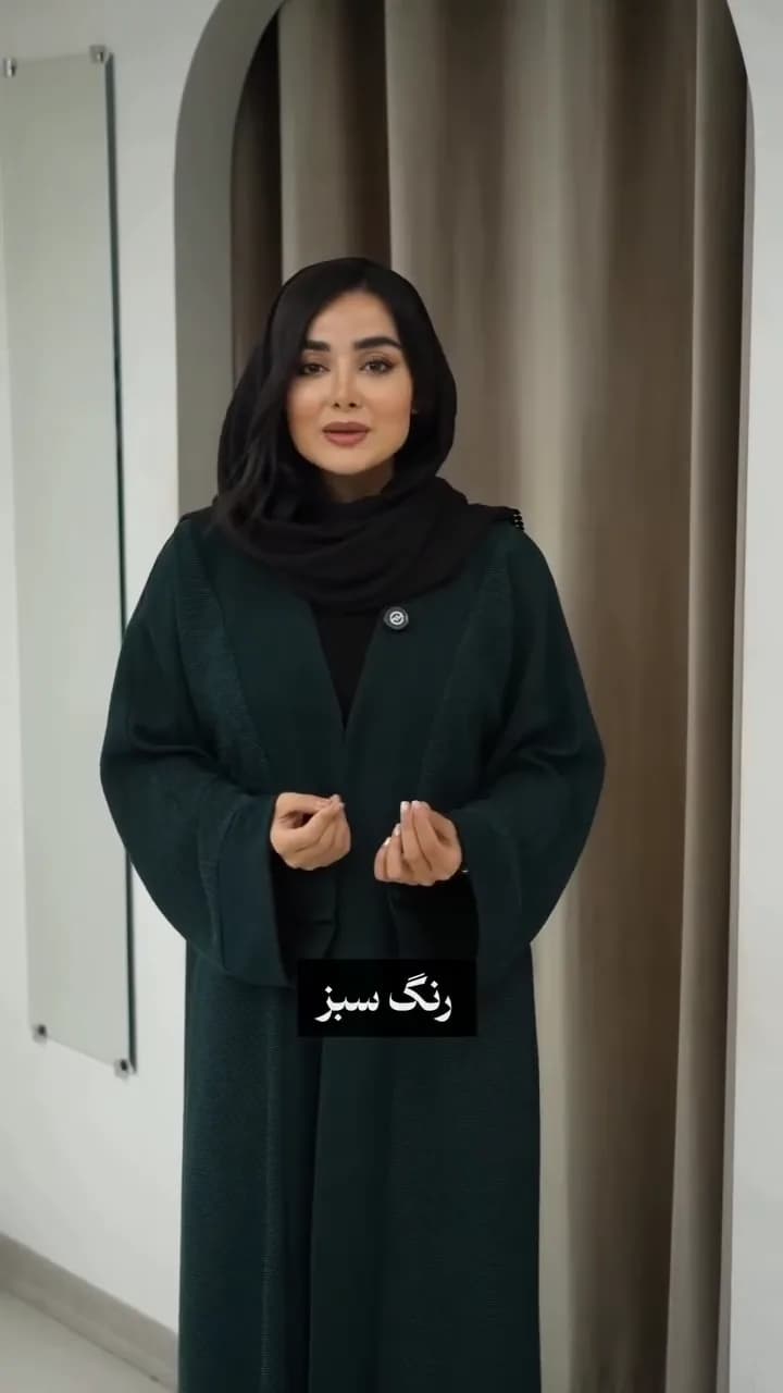 مانتو عبایی کرپ مکوئین، رنگ سبز تیره، بلند، جلو باز، آستین گشاد