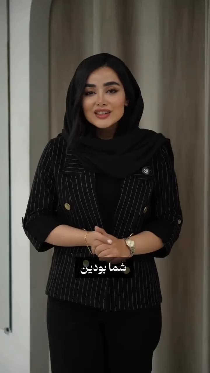 کت راه‌راه دیپلمات چهارفصل، رنگ مشکی، کوتاه، یقه انگلیسی، آستین سه چهارم