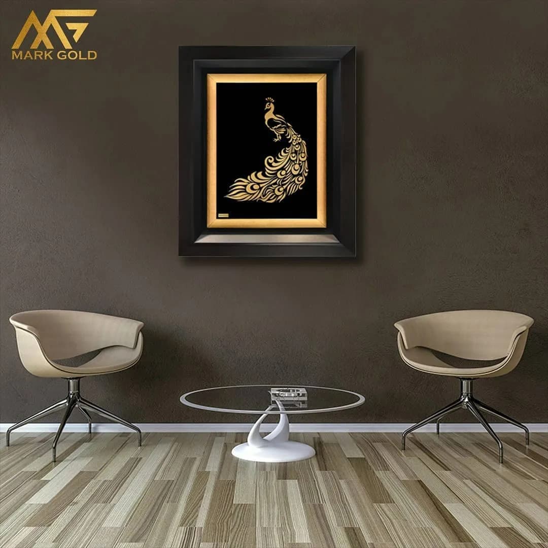 تابلو طلاکوب مرغ هزار رنگ مارک گلد، رنگ مشکی، طلایی و قهوهای، جنس چوب و فلز، طرح هندسی، تابلو دیواری قابدار