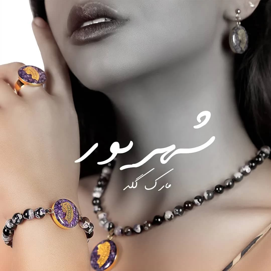 گردنبند زنانه مارک گلد، رنگ بنفش و طلایی، جنس فلز و سنگ، آویز گرد و زنجیر