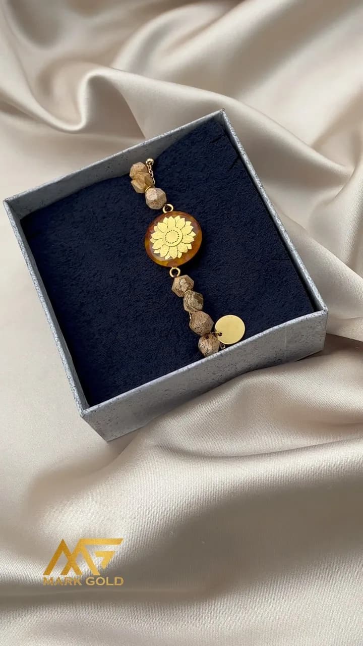 دستبند طلا چشم نظر، رنگ قهوه‌ای و طلایی، جنس سنگ و فلز، طرح گلدار، مهره‌ای، زنجیری