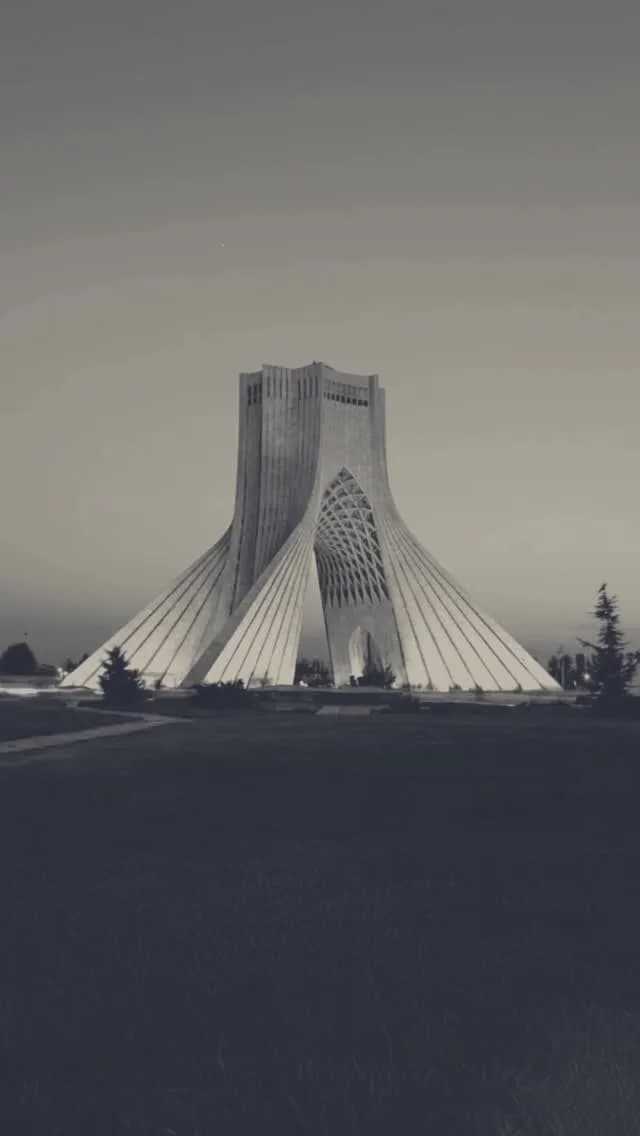 تابلو روکش طلا برج آزادی