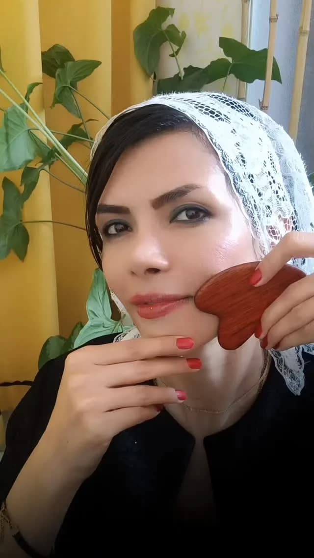 گواشا قلبی چوب رزوود، رنگ قهوهای، فرم قلبی ارگونومیک