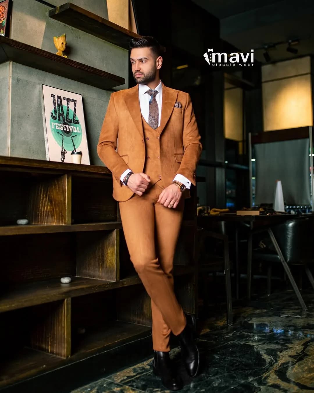 کت و شلوار کالکشن Kop S با ژیله دورو، رنگ قهوه‌ای روشن، کت تک، شلوار جذب