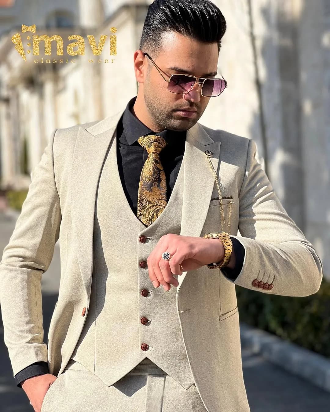 کت و شلوار و جلیقه لاکرا کش ترک، رنگ کرم، جذب، یقه انگلیسی