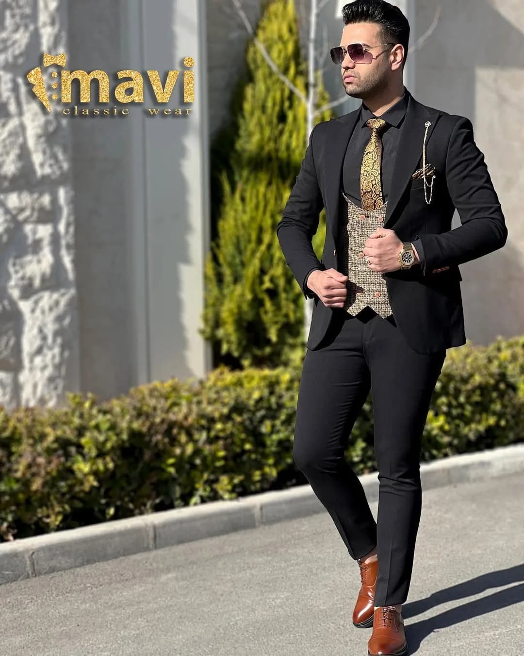 کت و شلوار دامادی یقه کنت با ژیله متضاد، رنگ مشکی، جذب، آستین بلند