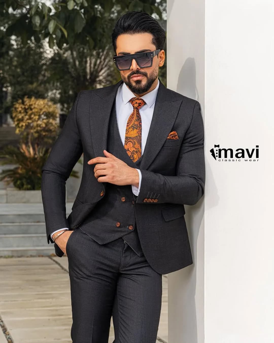 کت و شلوار و ژیله، رنگ مشکی، جذب، یقه انگلیسی، آستین بلند
