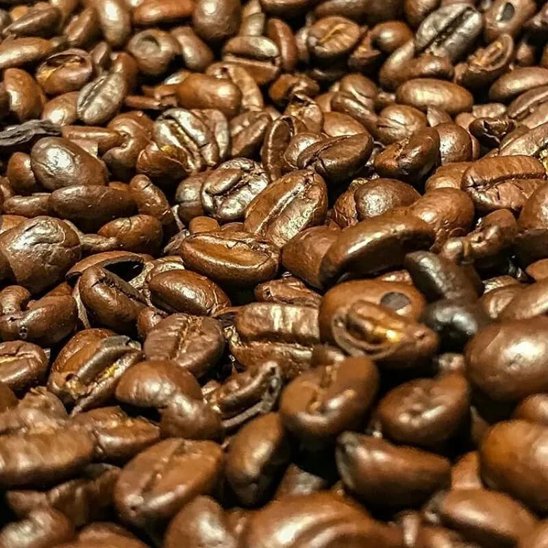 دانه قهوه رست شده، رنگ قهوه ای، دانه قهوه بو داده