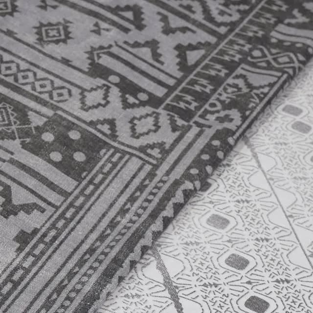 پارچه ملحفه‌ای، رنگ خاکستری و سفید، طرح هندسی، طرح سنتی طوسی