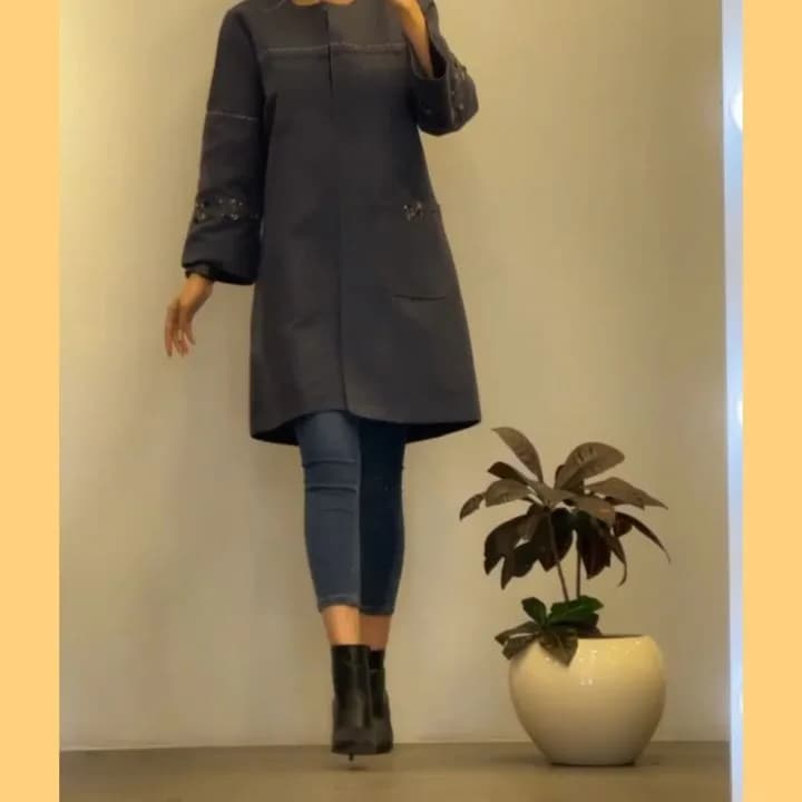 مانتو زنانه، رنگ سرمهای، بلند، یقه گرد، آستین بلند، راسته