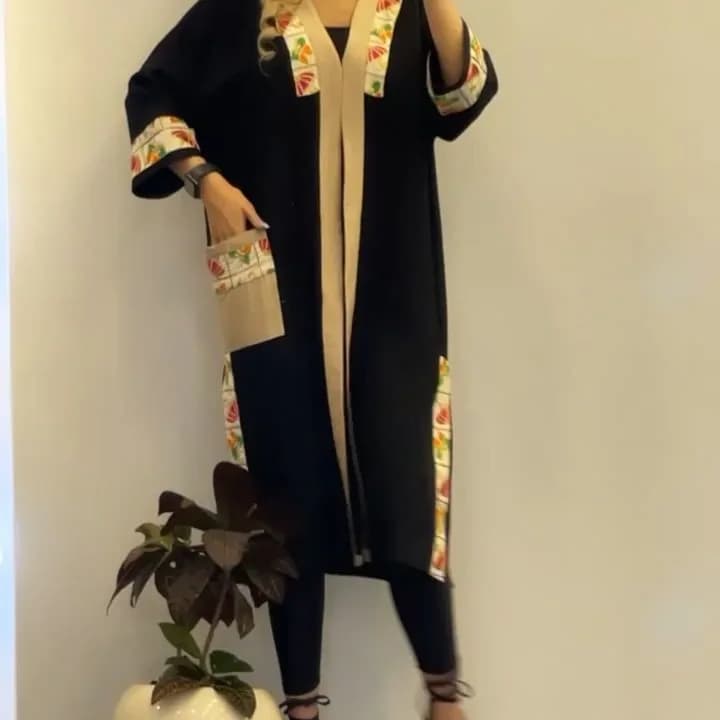 مانتو بلند خرجکار هندی، رنگ مشکی و کرم، طرح گلدار، جلو باز، آستین بلند، گشاد