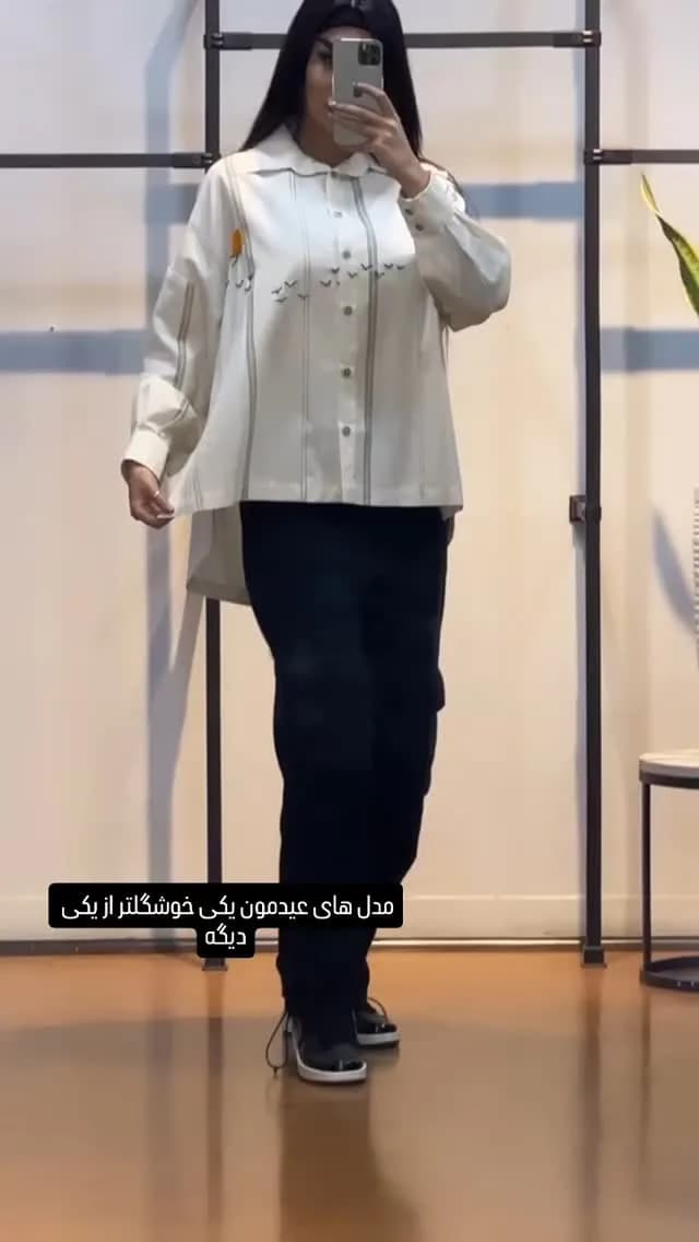 شومیز راهراه کار دست، رنگ کرم و قهوهای، آستین پفی، یقه دار، گشاد