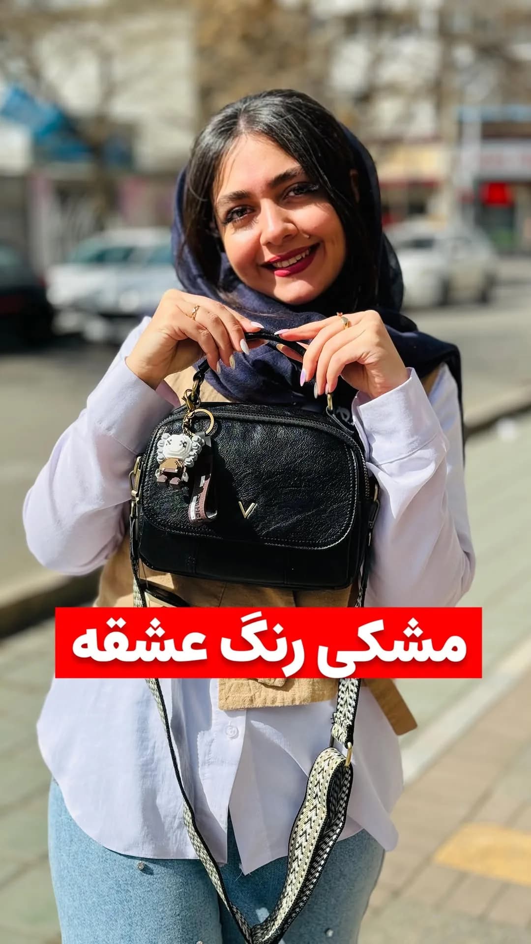 کیف زنانه، رنگ مشکی، جنس چرم، دوشی، بند پهن طرحدار