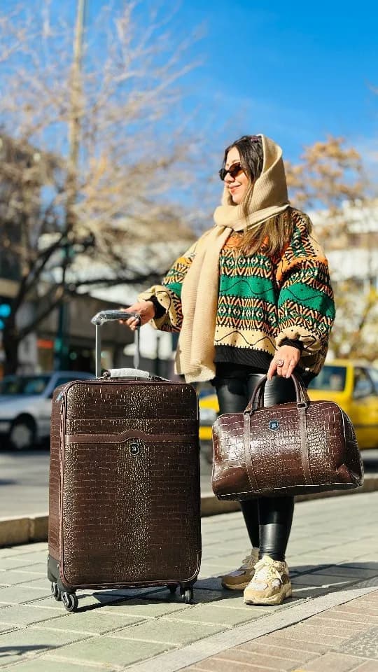 ست کیف مسافرتی، رنگ قهوهای، جنس چرم، طرح طرح حیوانی، چرخدار و دستی