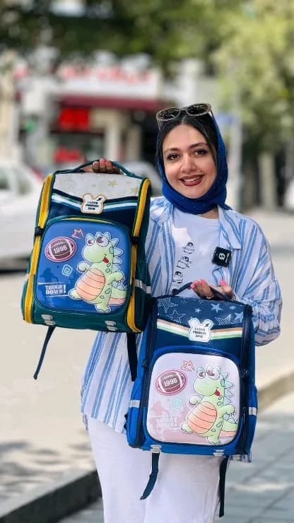 کوله‌پشتی مدرسه‌ای، رنگ آبی، سبز و زرد، جنس پارچه، طرح شخصیت کارتونی