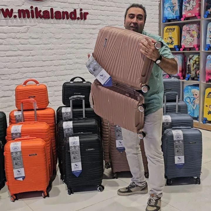 چمدان، رنگ قهوه‌ای روشن، نارنجی، مشکی و آبی، چمدان چرخ‌دار، سخت