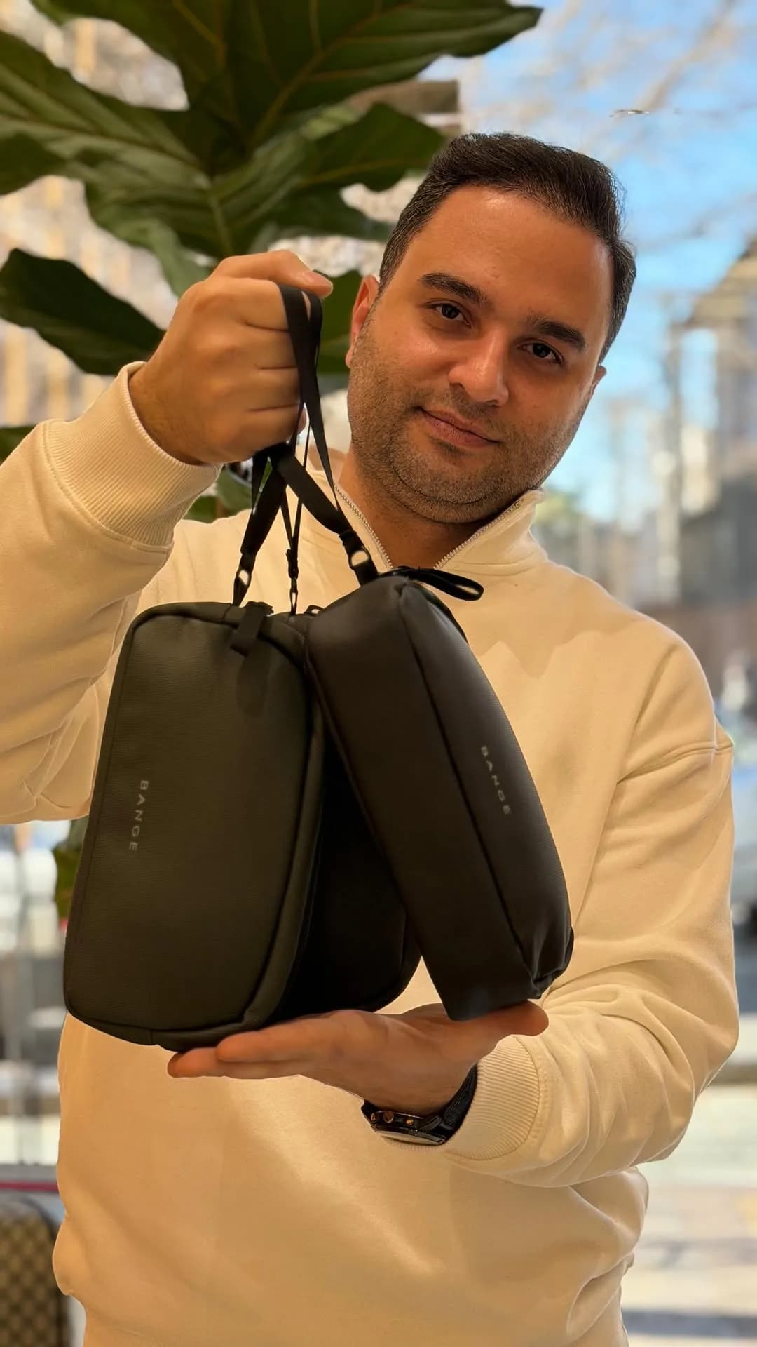 کیف دستی، رنگ مشکی، جنس پارچه، مستطیلی، زیپ‌دار، دسته‌دار