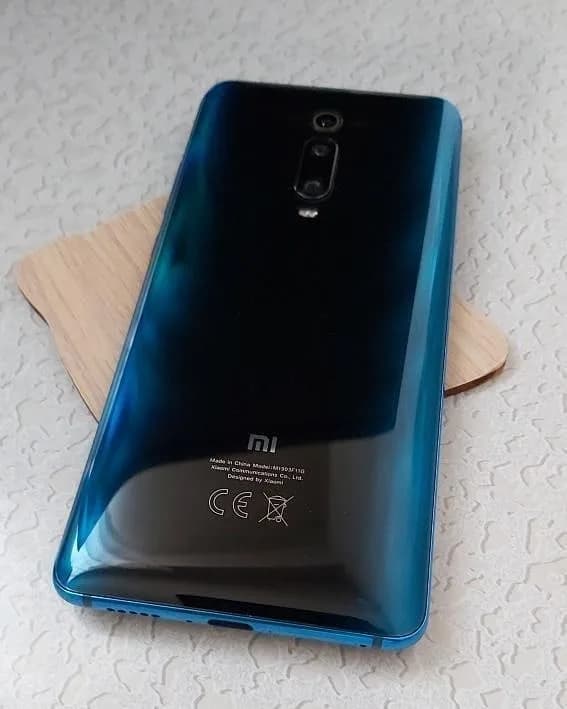 گوشی شیائومی Mi 9T Pro ۱۲۸ گیگ، رنگ آبی و مشکی، جنس شیشه و فلز، لمسی، مستطیلی
