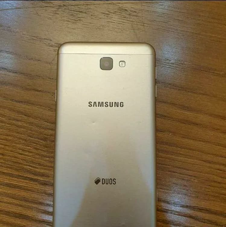 گوشی سامسونگ J7 Prime ۱۶ گیگ، رنگ طلایی، جنس فلز