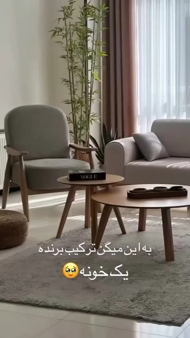مبل راحتی اقتصادی، رنگ طوسی و قهوهای، جنس پارچه و چوب، صندلی دستهدار چوبی