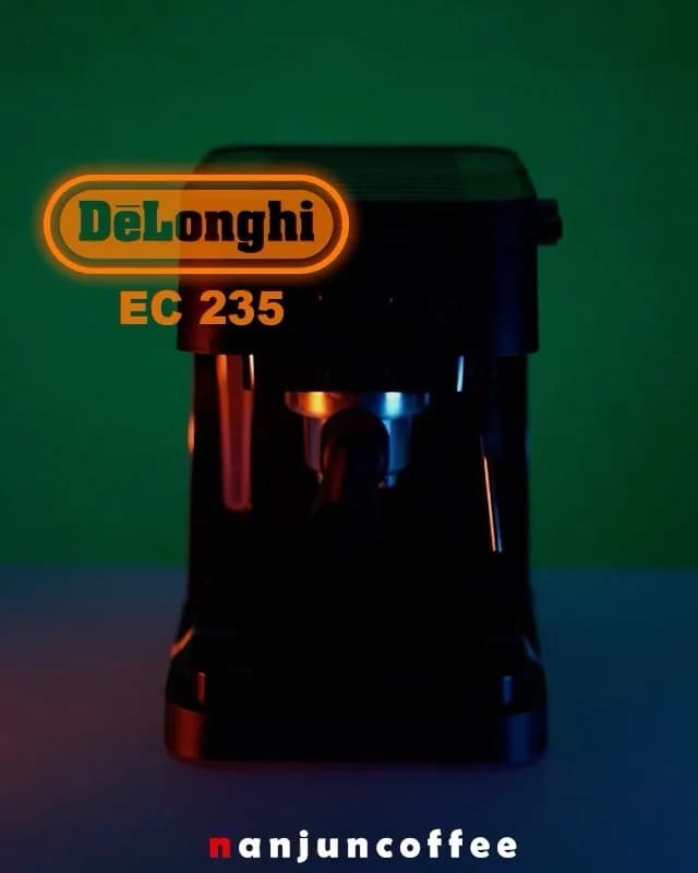 اسپرسوساز دلونگی EC235، رنگ مشکی، جنس پلاستیک و فلز، دستگاه اسپرسوساز خانگی