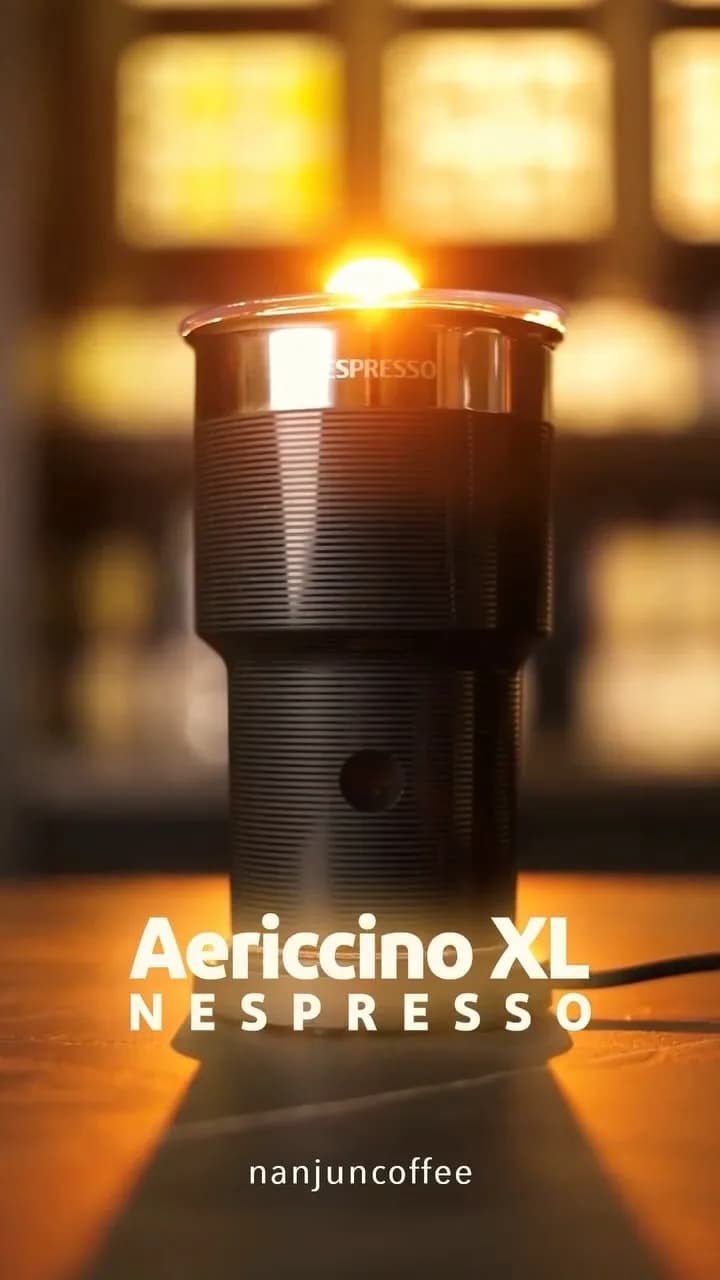 کف‌ساز شیر ایروچینو XL نسپرسو، رنگ مشکی و نقره‌ای، جنس پلاستیک و فلز، دستگاه کف‌ساز برقی استوانه‌ای
