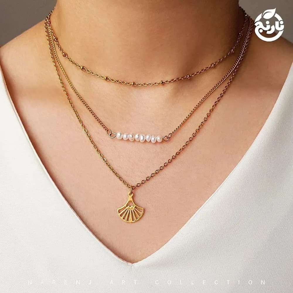 گردنبند استیل مروارید و صدف، رنگ طلایی و سفید، جنس فلز، گردنبند چندلایه مروارید
