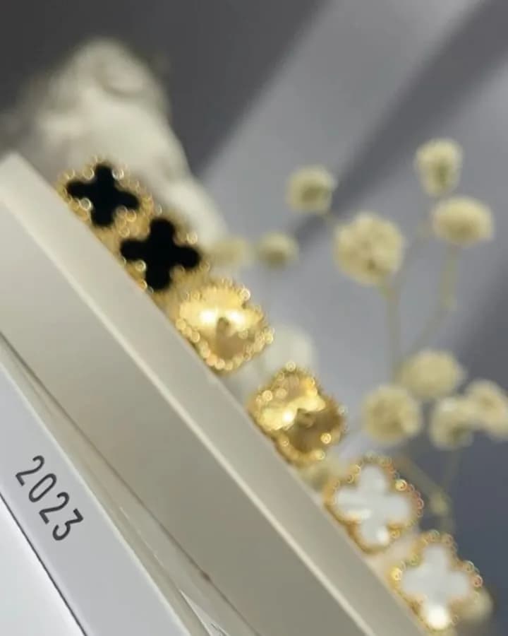 گوشواره میخی