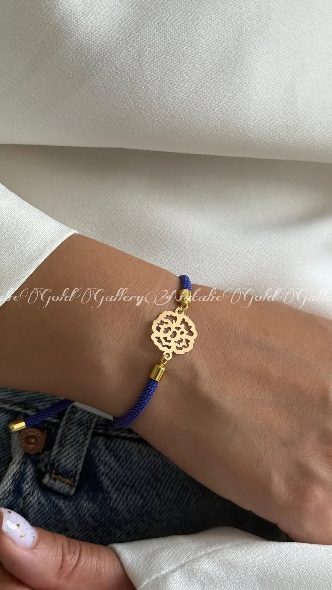 دستبند طلا دکتر، رنگ آبی و طلایی، جنس نخ و فلز، بند نخ با آویز دایره