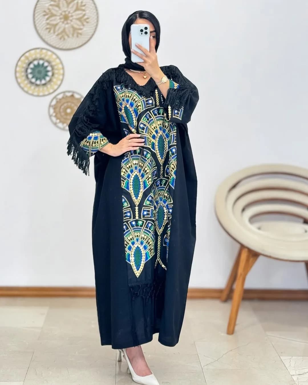 کفتان طاووس — رنگ مشکی — نمای رویتن — گلدوزی طاووس