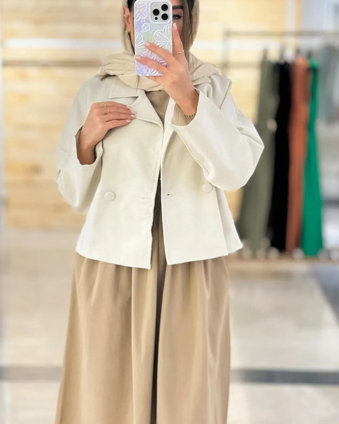 کت و سارافن لینن — رنگ خاکی — نمای روبه‌رو — دکمه